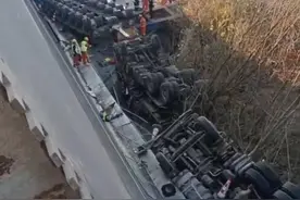 湖北一高速桥面侧翻，事故可能的原因有哪些？独柱墩桥或成关键图片