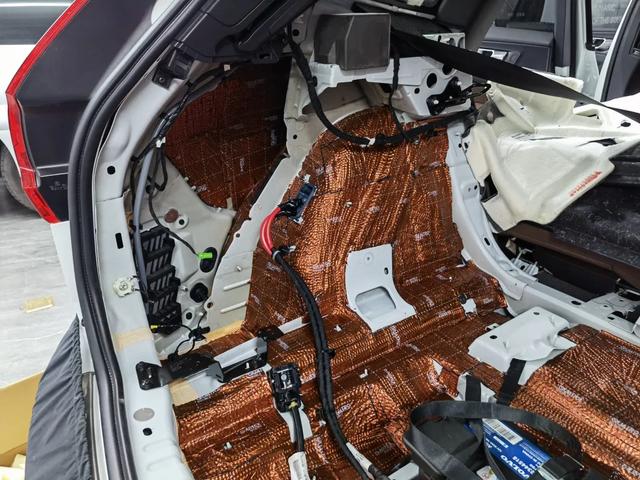 谁说隔音必须做全车才有效果?沃尔沃xc60升级俄罗斯阿德萨隔音