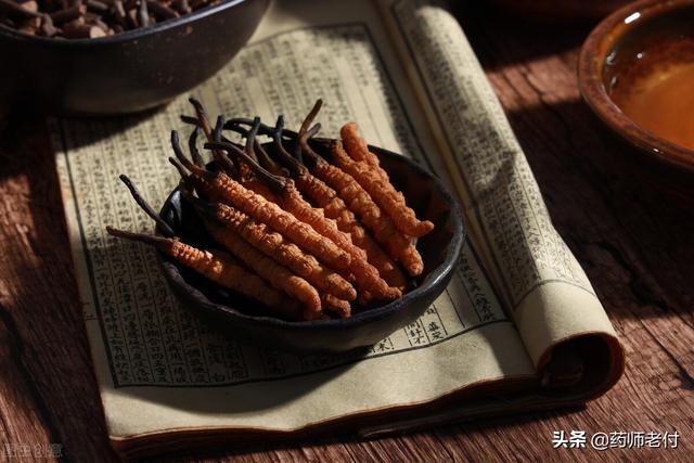 揭开冬虫夏草的神秘面纱，别再乱花钱，冬虫夏草值不值得买