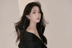 斗鱼萌七无惧舆论正面刚，性感女主播秒变哭哭猫图片