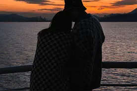 深圳“时差情侣”丨同城同居同床，却谈成一周一见的“异地恋”图片