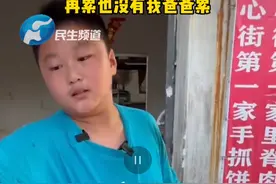 11岁男孩从早到晚帮爸爸看三个摊：没有苦就没有甜，再累也没有我爸爸累图片