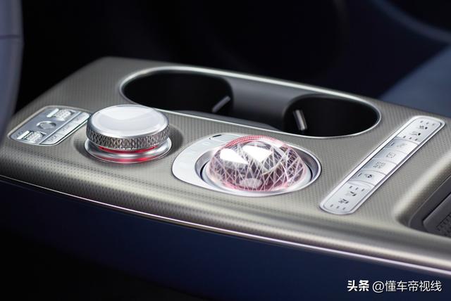 电子旋转档的车有哪些品牌,15.6寸旋转大屏,超2米8轴距,4.7s破百.