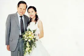 28岁嫁杨振宁后，如何获三位继子的认可，翁帆是有“两把刷子”的图片