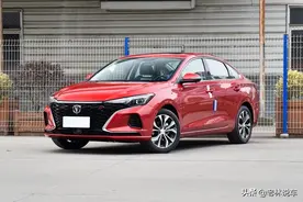 1.4T爆发160马力，百公里油耗5.6L，月销已过万，带你看逸动PLUS图片