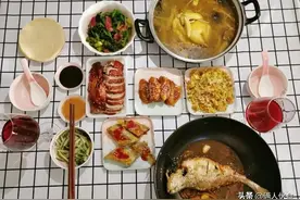 小伙子第一次带女友回家，妈妈做了一桌好菜，饭后女友嫌菜太少了图片
