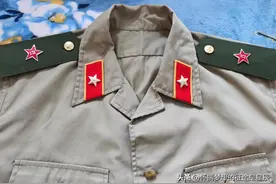 经典的八五式军装之男干部长袖衬衣图片