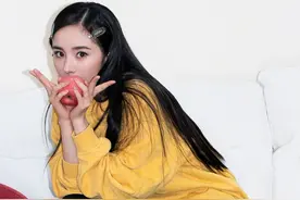 今年火了一种穿法：“卫衣+瑜伽裤”，洋气又显瘦，明星都上头图片