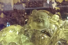 全球最大檀香佛像与旺财水晶佛像图片