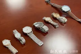快递分拣员的“黄金右脚”：专盯名贵手表包裹，踢到监控盲区图片