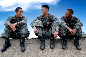 一组海报｜见证战友情图片