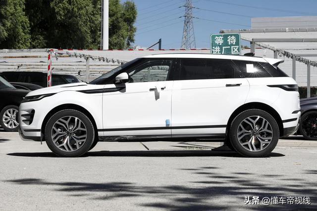 新车|同价选它or科林斯古铜特别版?极光L实拍,售价42.98万
