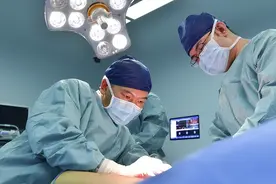 腹膜后脂肪肉瘤术后4年3次复发，第四次手术成功摘除“疯长”的肿瘤图片