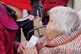 她78岁，失散70多年，2022年第一次收到母亲的压岁钱图片