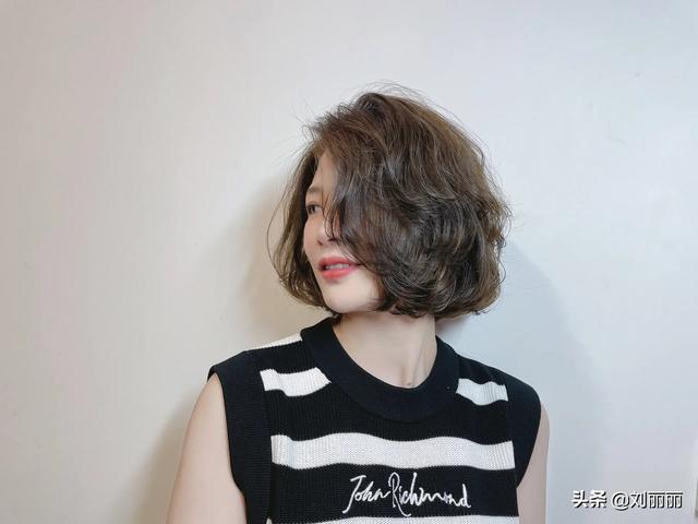 让自己永远走在时尚的前沿,今天就为大家带来了新流行女士发型16款