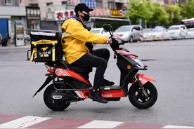 2款不要驾照的电动车，续航可达300公里，适合长途出行、外卖配送图片