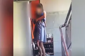 广东小孩被异物卡喉，脸色发黑没有呼吸，邻居用海姆立克法救回图片