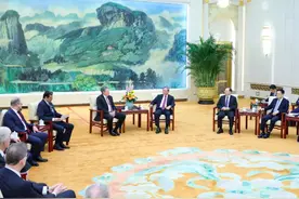 李强会见美国联邦参议员戴安斯一行图片