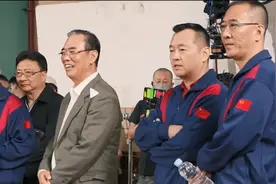 泪目！蔡振华率领孔令辉亮相，天津世乒赛功臣再同框，谁还认识？图片