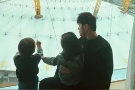 周杰伦三胎女儿出生，正面照曝光，是个可爱乖巧的小美女图片