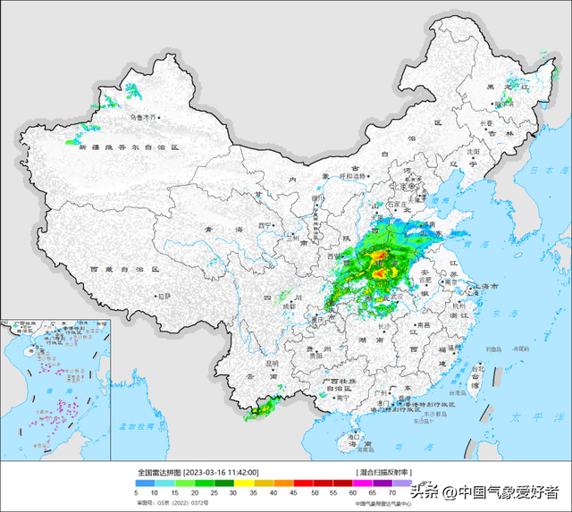 河南三门峡飘起桃花雪