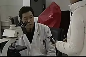 2007年重庆男孩患癫痫，声音似狗叫，手术后从大脑取出贝壳状异物图片