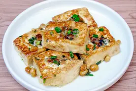 豆腐最怕直接下锅煎，下锅前多做这2步，豆腐不散不碎不粘锅图片