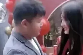 曝陈亚男又嫁“富二代”，男方正脸照曝光，网友：又一猪头焖子图片