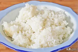 剩饭别再倒掉了，教你变废为宝，出锅太香了，营养又美味，超解馋图片