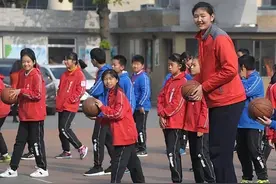 山东“女姚明”张子宇：15岁身高达到2米26，姚明女儿都没她能长图片