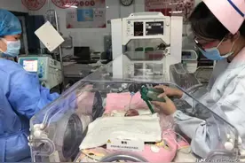 一名25周超早产儿在岳阳市妇幼保健院新生儿科成功救治图片