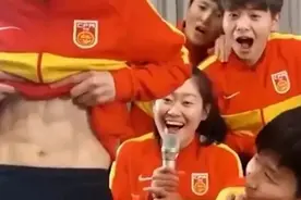 练好“核心肌群”有多重要？看看女足的腹肌就知道了图片