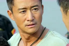 吴京7年5部电影，成总票房超150亿第一影人，网友：吴京国籍！图片