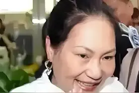 S妈回应大S珠宝流拍，称我女儿赚钱就是为了养我，网友扒其消费图片