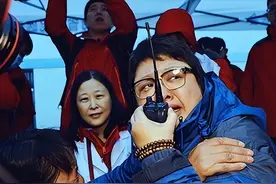 娱乐圈又丢人！韩红公布驰援西藏名单，年入上亿明星，全输给网红图片