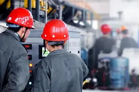 为什么银行里大把的钱却贷不出去了？图片