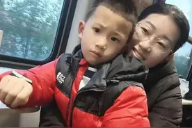 离开江西，带着儿子，登上去往家乡的列车，胥骄阳即将开始新生活图片