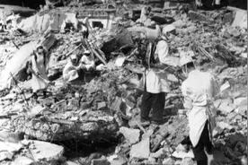76年唐山23秒夷为平地，毛主席失声痛哭，批阅生前最后一份文件图片
