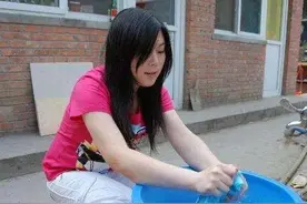 60岁男人：40岁妻子与麻将馆老板好上后，我坚持忍让，守护婚姻图片