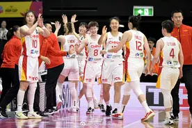 时隔12年再夺冠！女篮亚洲杯决赛中国队战胜日本队图片