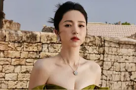 董璇离婚后更美了，穿芥末绿连衣裙貌美肤白，宛若在逃公主！图片
