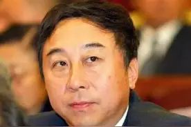 “豪宅被曝光，玩烂梗，蹭热度”，65岁的冯巩，被骂惨了图片