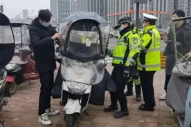 电动车不能加装“三大件”，一旦违规就会被拆除、扣车，还要罚款图片