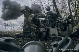 俄军重炮掩护敢死队，每隔1小时发动一次冲锋，巴赫穆特战况惨烈图片