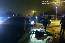 美国5名警察打死非裔男子！3分钟施暴画面曝光，受害者不断喊“妈妈”图片