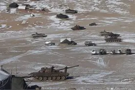 印军还要打密集冲锋：山谷侧翼包围！100门火箭炮就能摧毁数万人图片