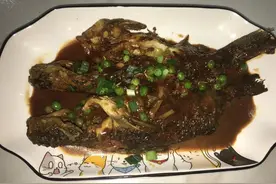 汪丫鱼这样做 香辣鲜香 1个人 2条鱼根本不够吃 入口即化图片