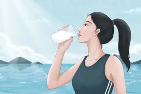 喝水对身体好，但喝太多也不行图片