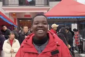 非洲媳妇rose搬新家！摆40桌请全村吃席，三层别墅内景曝光好低调图片