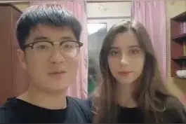 90后河南小伙在留学时被白俄罗斯美女倒追，结婚就送一套房图片